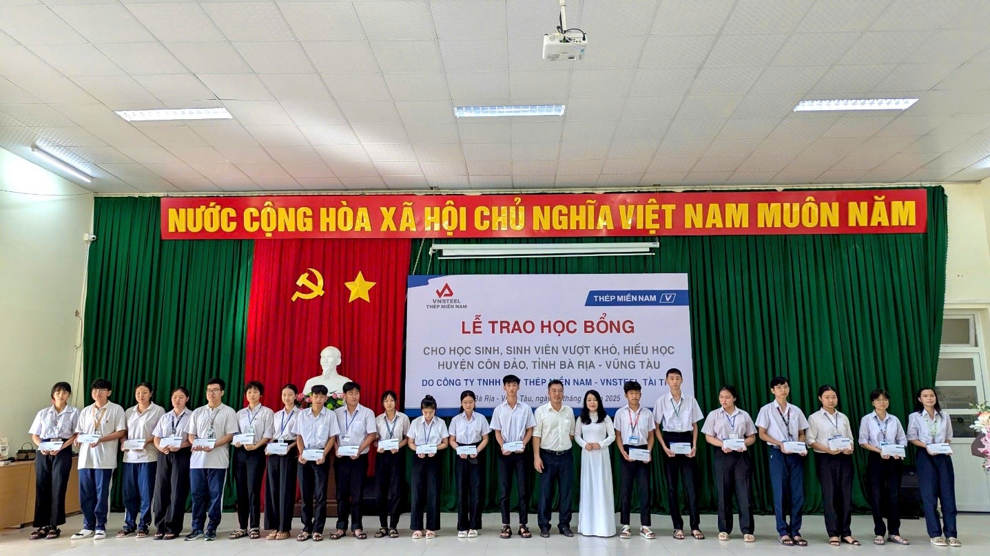 Công ty TNHH MTV Thép Miền Nam-VNSTEEL ươm mầm tri thức trong từng suất học bổng cho học sinh, sinh viên vượt khó, hiếu học tại huyện Côn Đảo, tỉnh Bà Rịa – Vũng Tàu