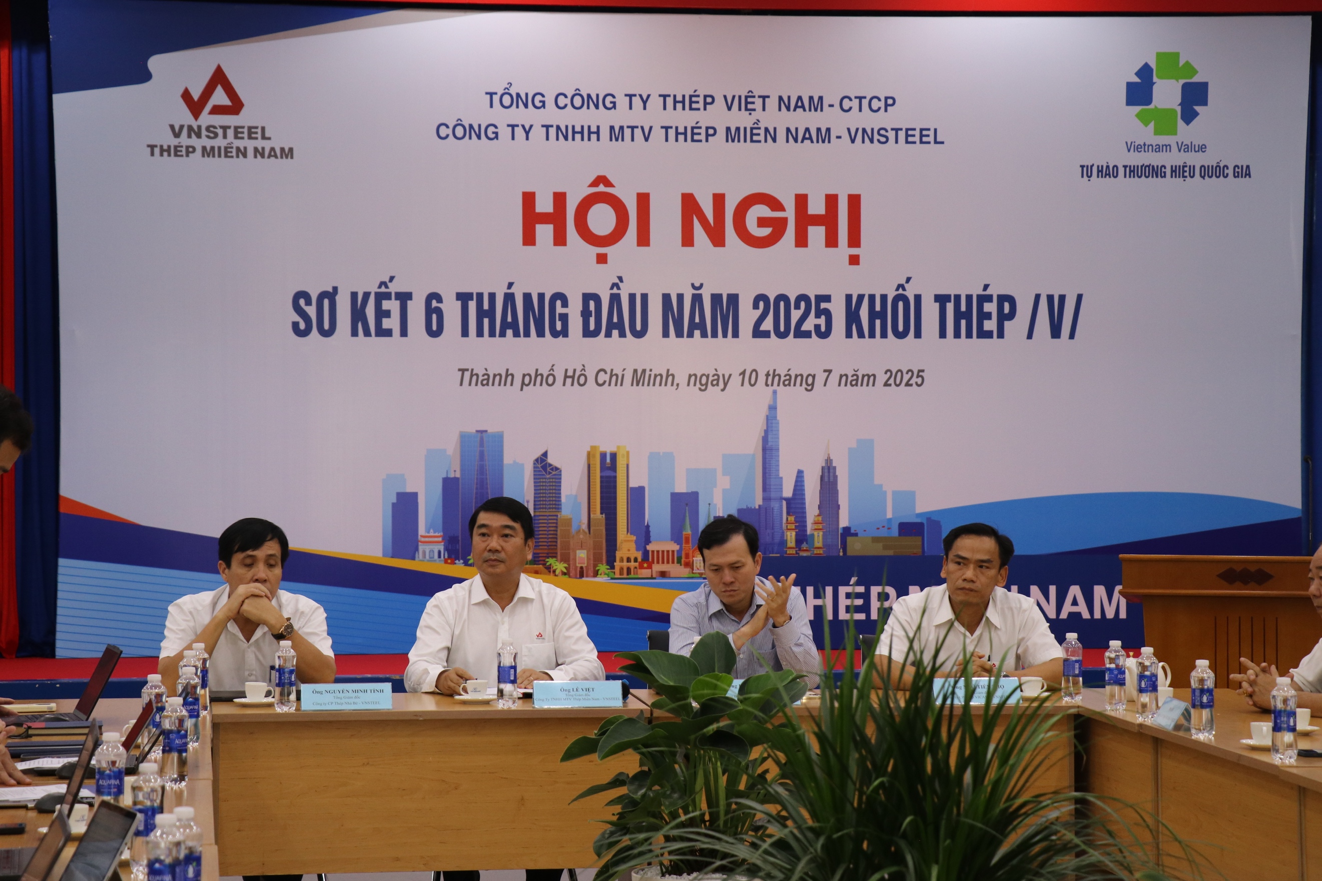 Hội nghi sơ kết 6 tháng đầu năm 2025 khối thép /V/