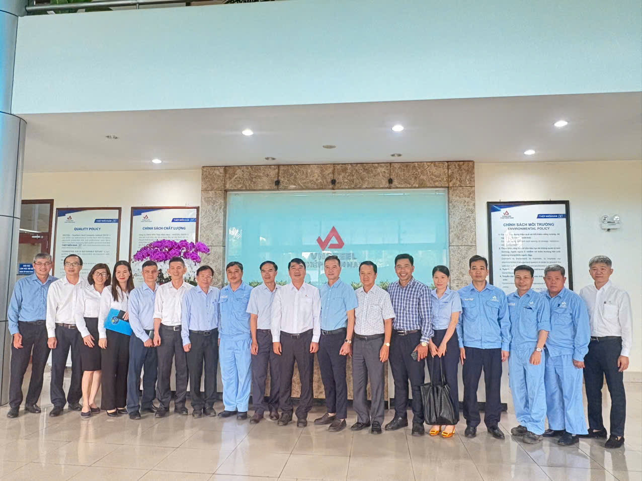 Ông Lê Việt – Tổng giám đốc công ty TNHH MTV Thép Miền Nam - VNSTEEL chủ trì buổi làm việc với công ty Vinatrans và công ty Sadakim về liên kết trong hệ thống VNSTEEL