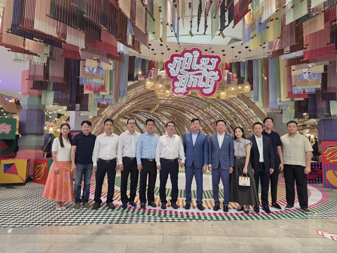 Thép Miền Nam /V/ thăm và làm việc với Chip Mong Group tại Campuchia