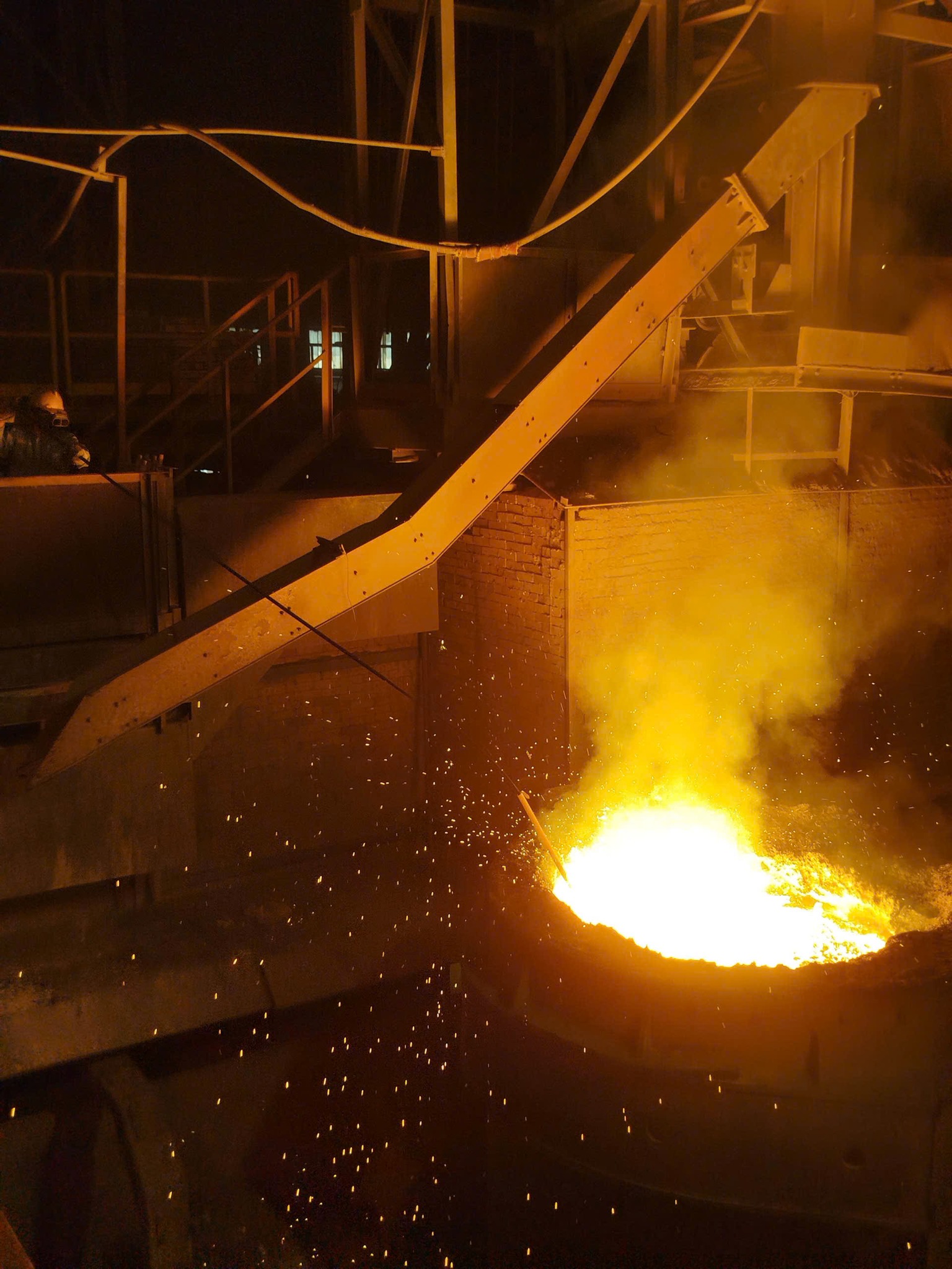 Gương mặt thầm lặng phía sau những thanh thép – Kỳ 3