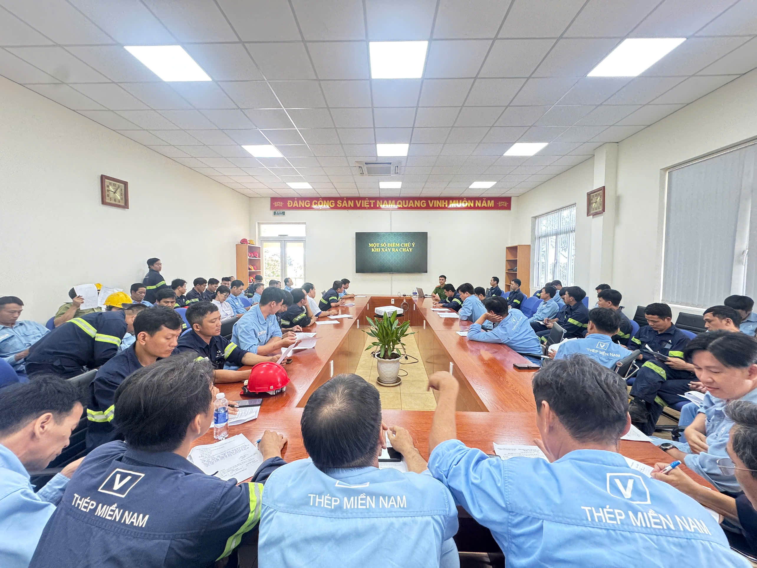 Huấn luyện, bồi dưỡng nghiệp vụ PCCC & CNCH và thực tập phương án chữa cháy, cứu nạn, cứu hộ năm 2026